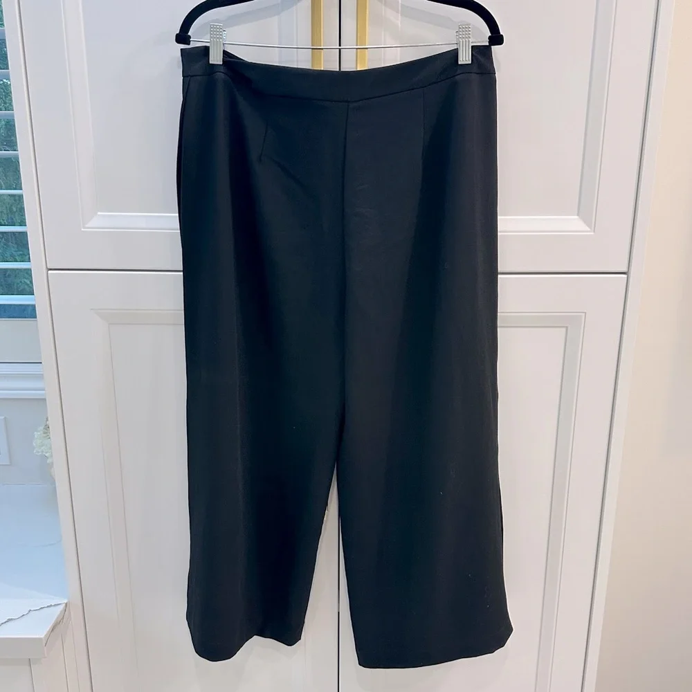 NWT - TOPSHOP Wide-Leg Button Accent Flowy Corporate Pants - Picture 4 of 7